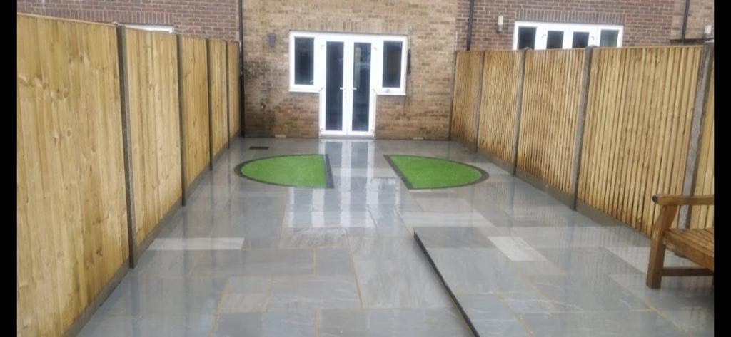Screened garden with water feature